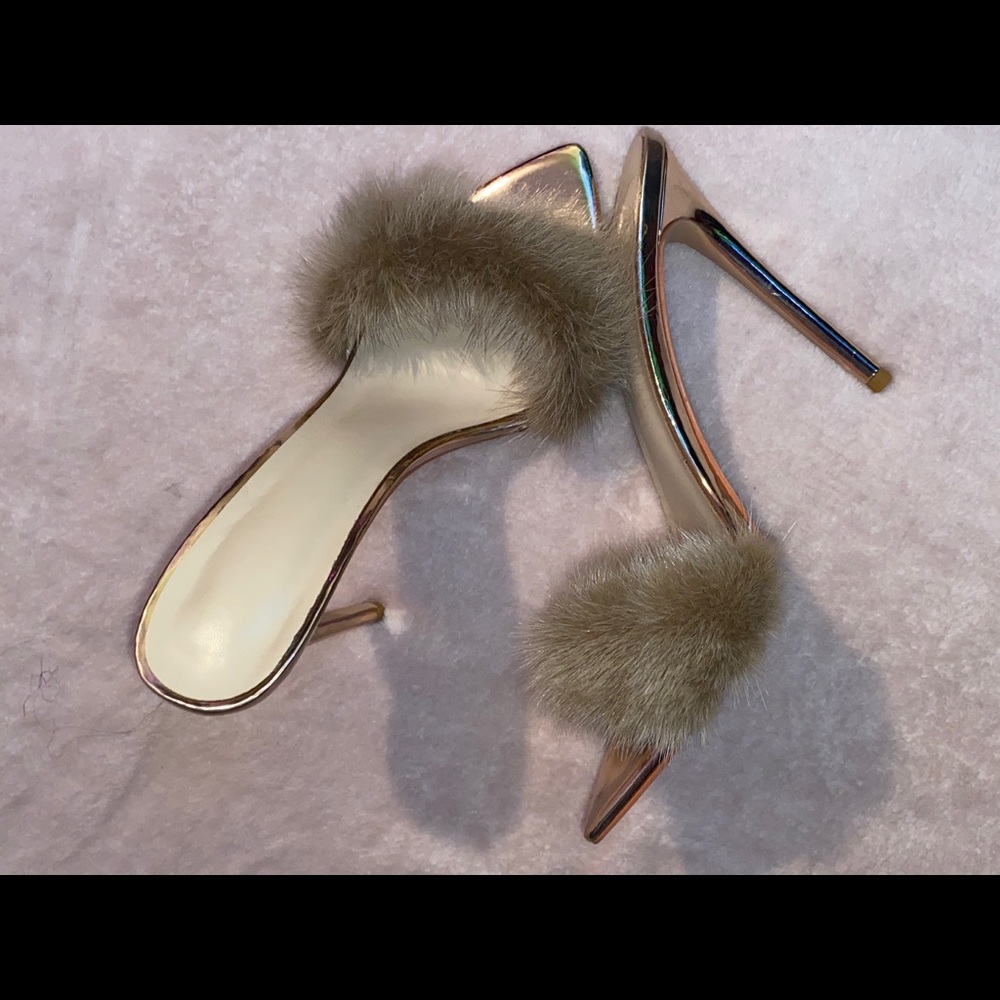Pointed toe fur heels